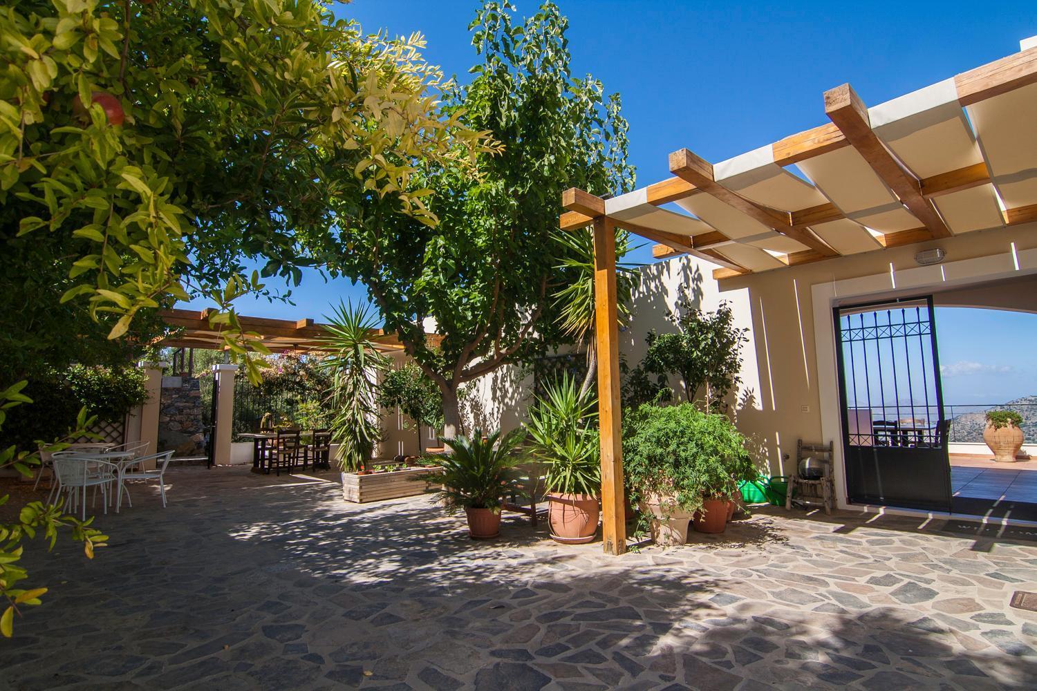 Villa Dio Petres Kroustas Extérieur photo
