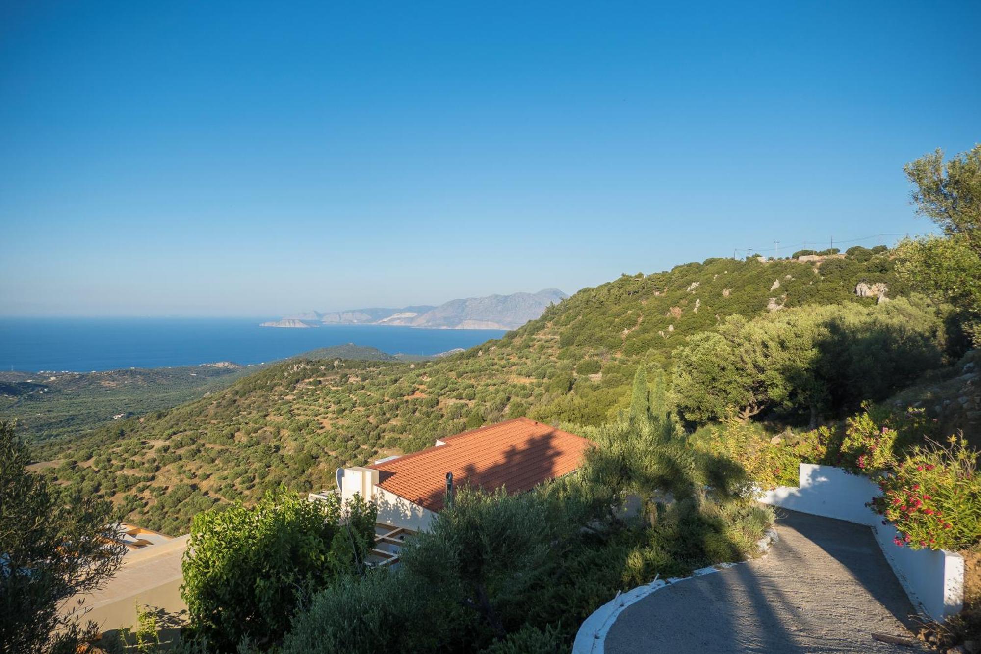 Villa Dio Petres Kroustas Extérieur photo