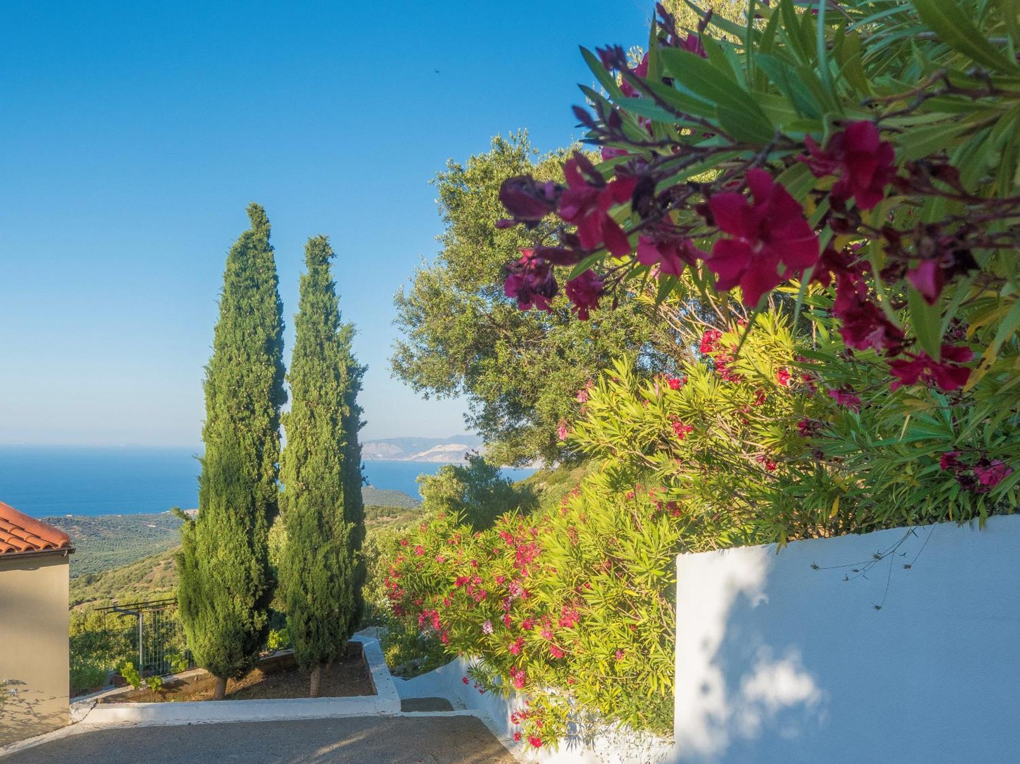 Villa Dio Petres Kroustas Extérieur photo