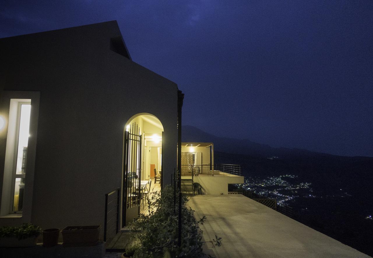Villa Dio Petres Kroustas Extérieur photo