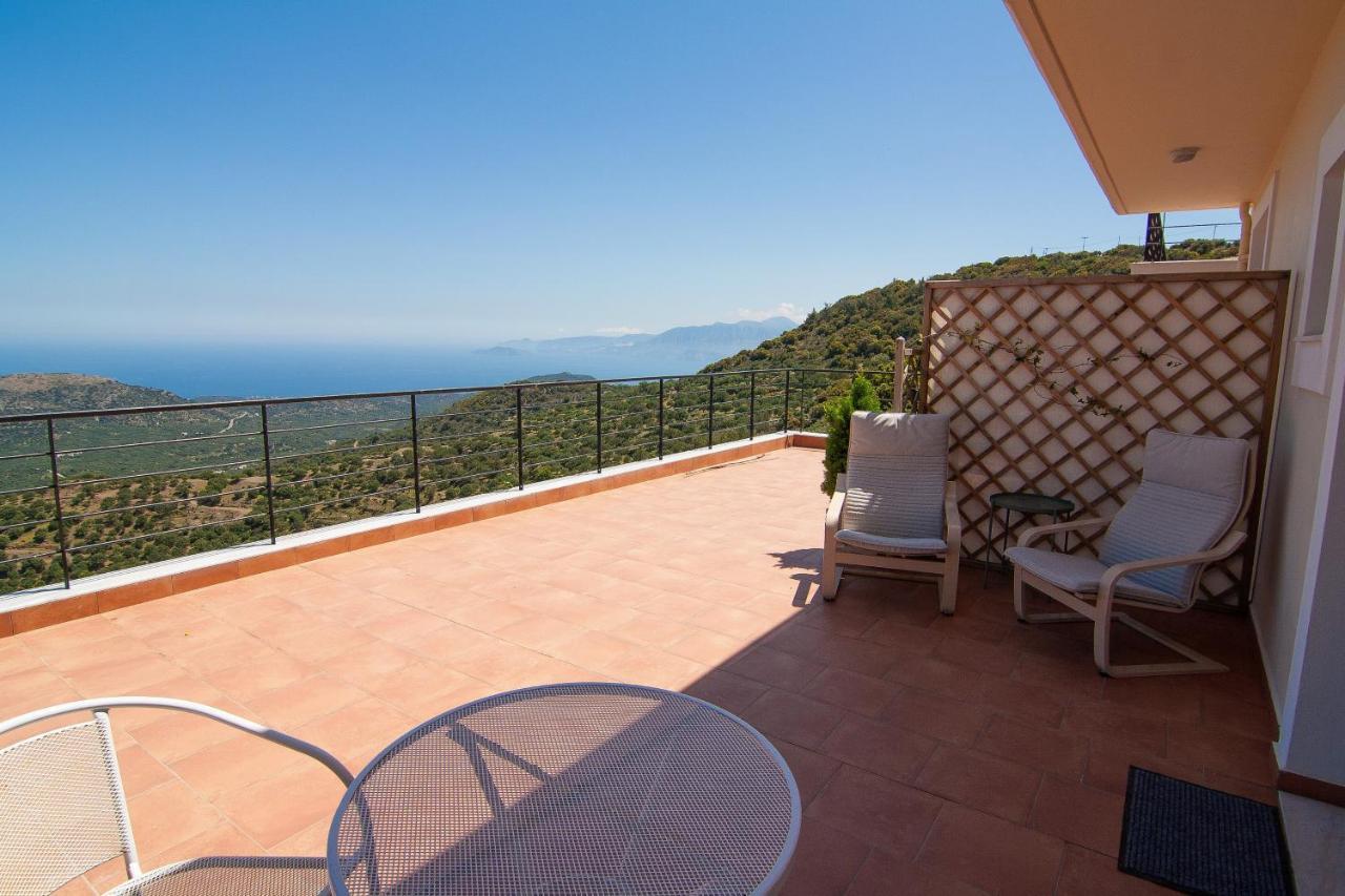 Villa Dio Petres Kroustas Extérieur photo