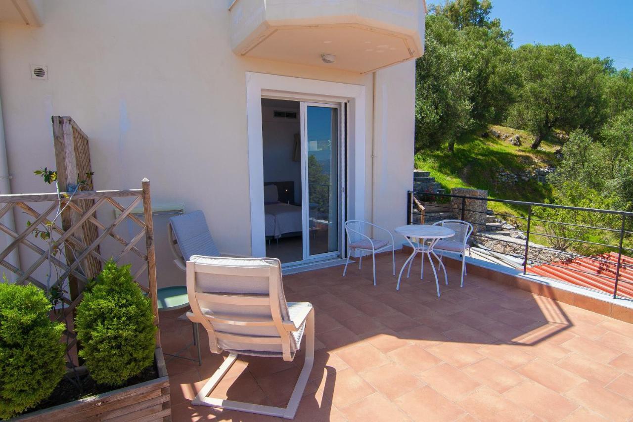 Villa Dio Petres Kroustas Extérieur photo