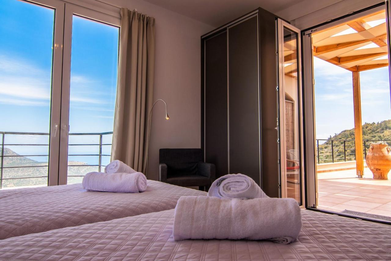 Villa Dio Petres Kroustas Extérieur photo