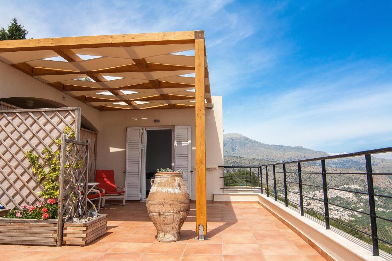 Villa Dio Petres Kroustas Extérieur photo
