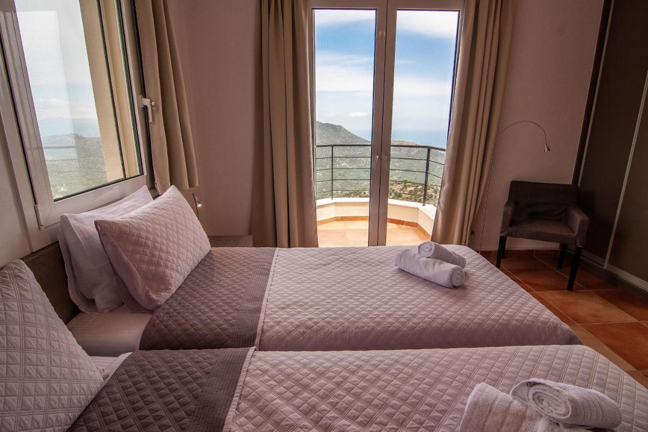 Villa Dio Petres Kroustas Extérieur photo