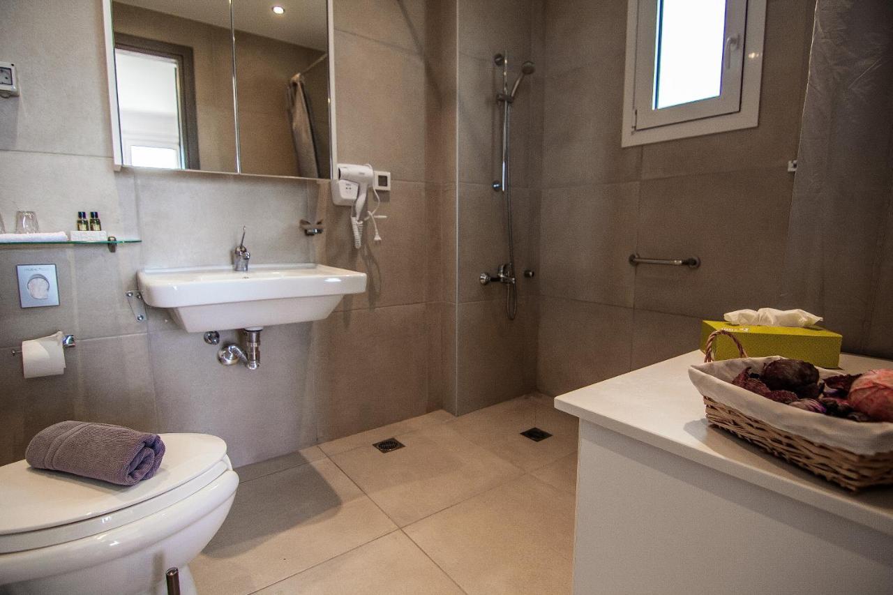 Villa Dio Petres Kroustas Extérieur photo