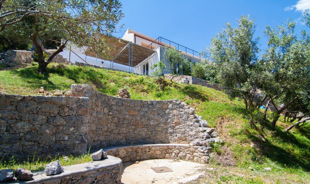 Villa Dio Petres Kroustas Extérieur photo