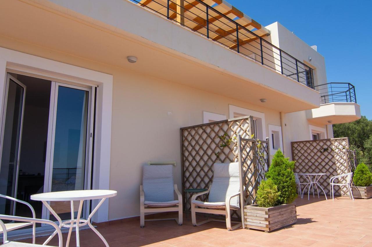 Villa Dio Petres Kroustas Extérieur photo