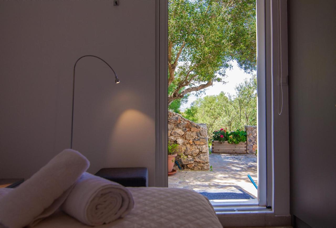 Villa Dio Petres Kroustas Extérieur photo