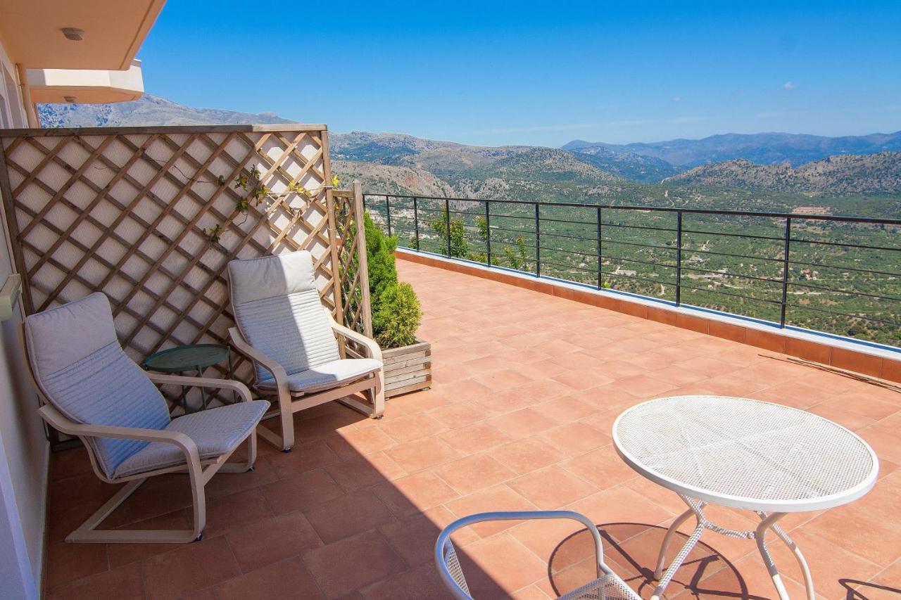 Villa Dio Petres Kroustas Extérieur photo