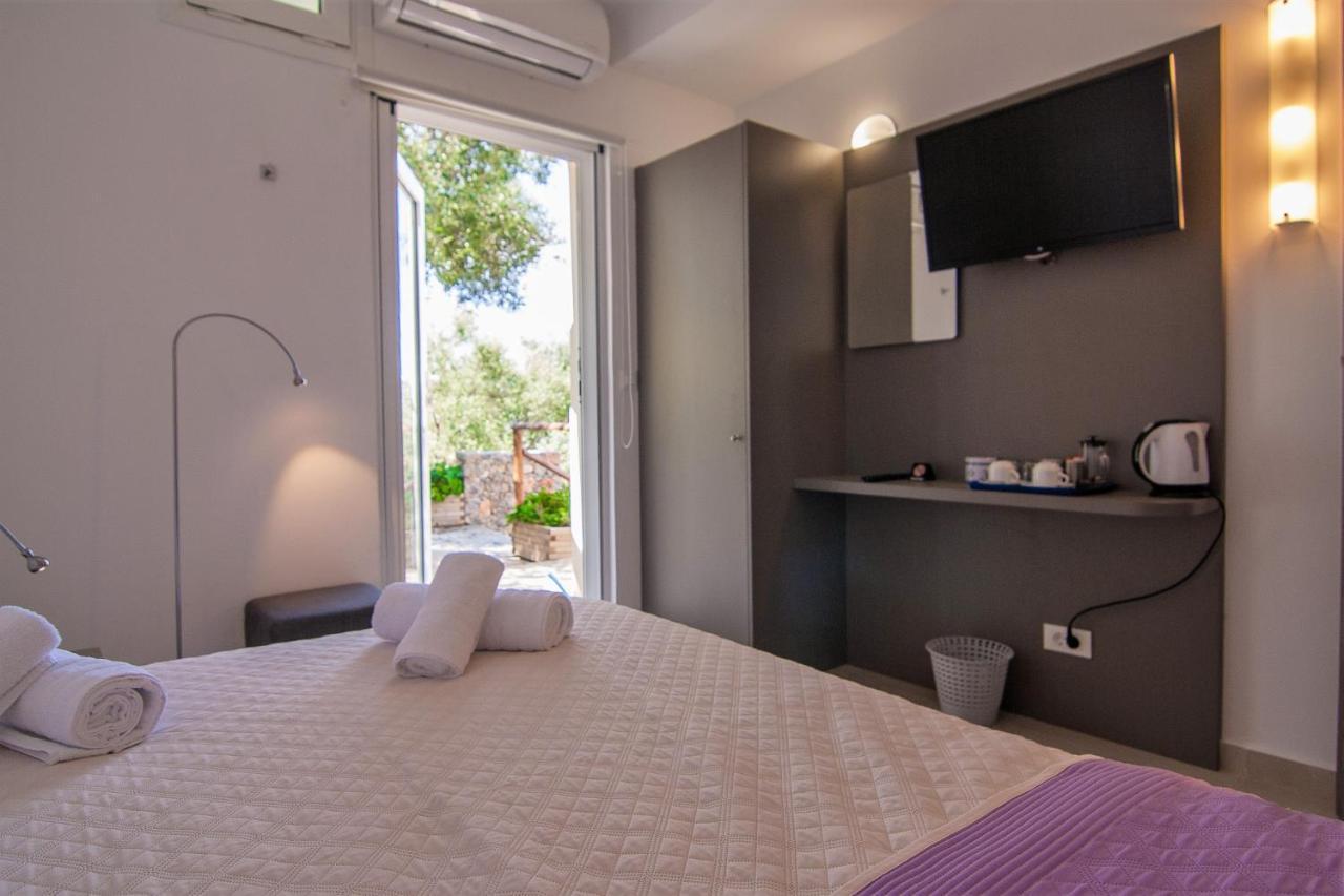 Villa Dio Petres Kroustas Extérieur photo